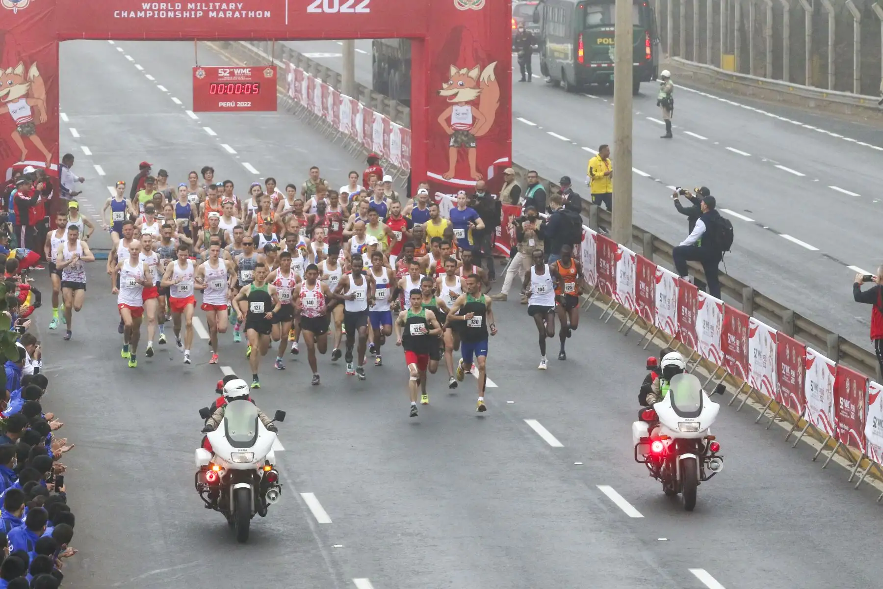 El Consejo Internacional del Deporte Militar y la Federación Deportiva Militar del Perú (Fedemilpe) con el apoyo de Mindef organizaron el campeonato Mundial Militar de Maratón que empezó hoy en el tramo Costa Verde que comprende los distritos de La Perla, San Miguel y Magdalena, con la participación de 144 atletas, provenientes de 18 países. Además de Perú participarán en la maratón Baréin, Bélgica, Colombia, Ecuador, Francia, Alemania, Guinea y Lituania. Foto: ANDINA/Eddy Ramos