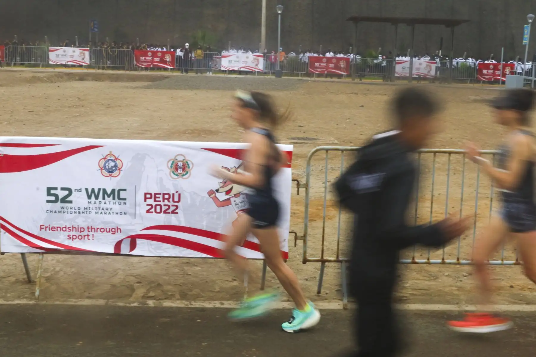 El Consejo Internacional del Deporte Militar y la Federación Deportiva Militar del Perú (Fedemilpe) con el apoyo de Mindef organizaron el campeonato Mundial Militar de Maratón que empezó hoy en el tramo Costa Verde que comprende los distritos de La Perla, San Miguel y Magdalena, con la participación de 144 atletas, provenientes de 18 países. Además de Perú participarán en la maratón Baréin, Bélgica, Colombia, Ecuador, Francia, Alemania, Guinea y Lituania. Foto: ANDINA/Eddy Ramos