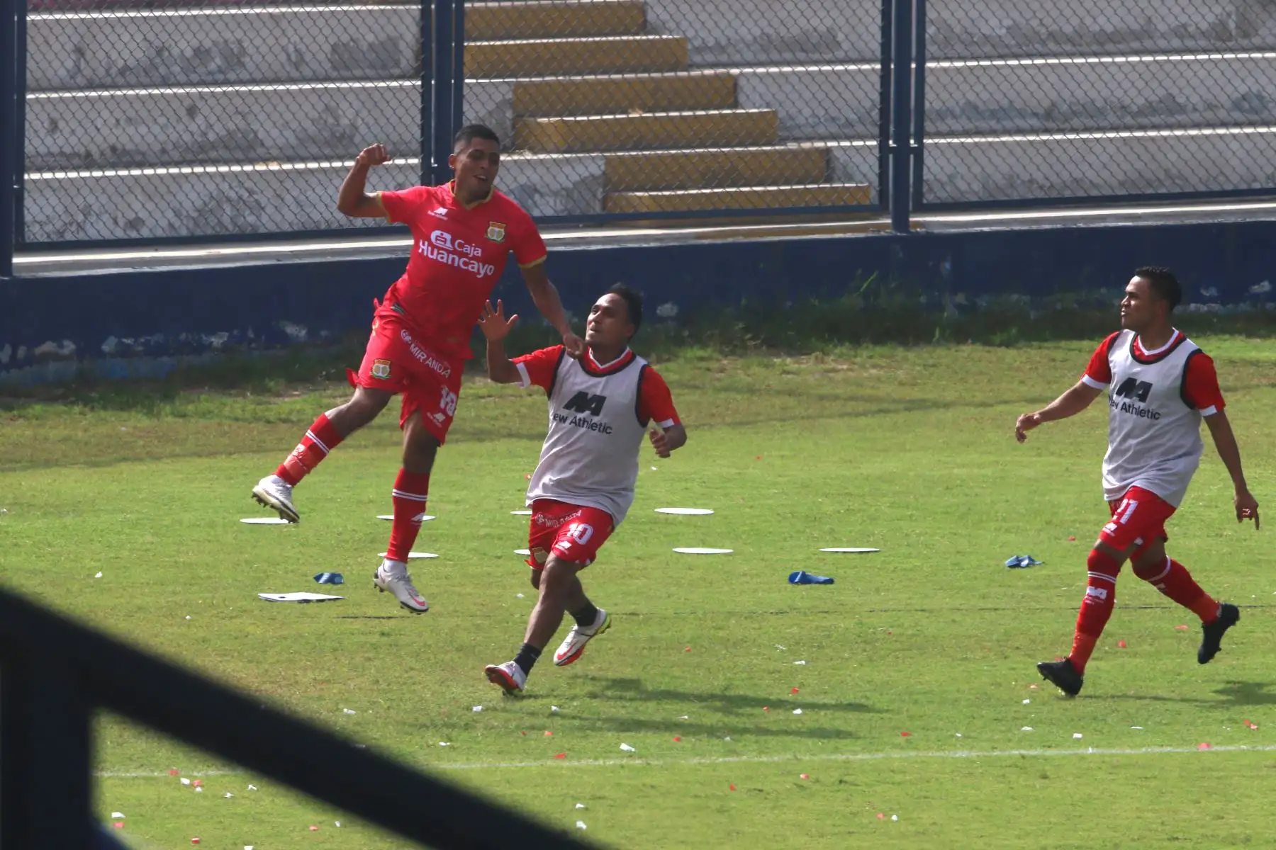 Ronal Huaccha de Sport Huancayo marca marca el 1 a 0 ante el Deportivo Municipal por la jornada 13 de la Liga 1, en el estadio Iván Elías Moreno. Foto: ANDINA/Eddy Ramos