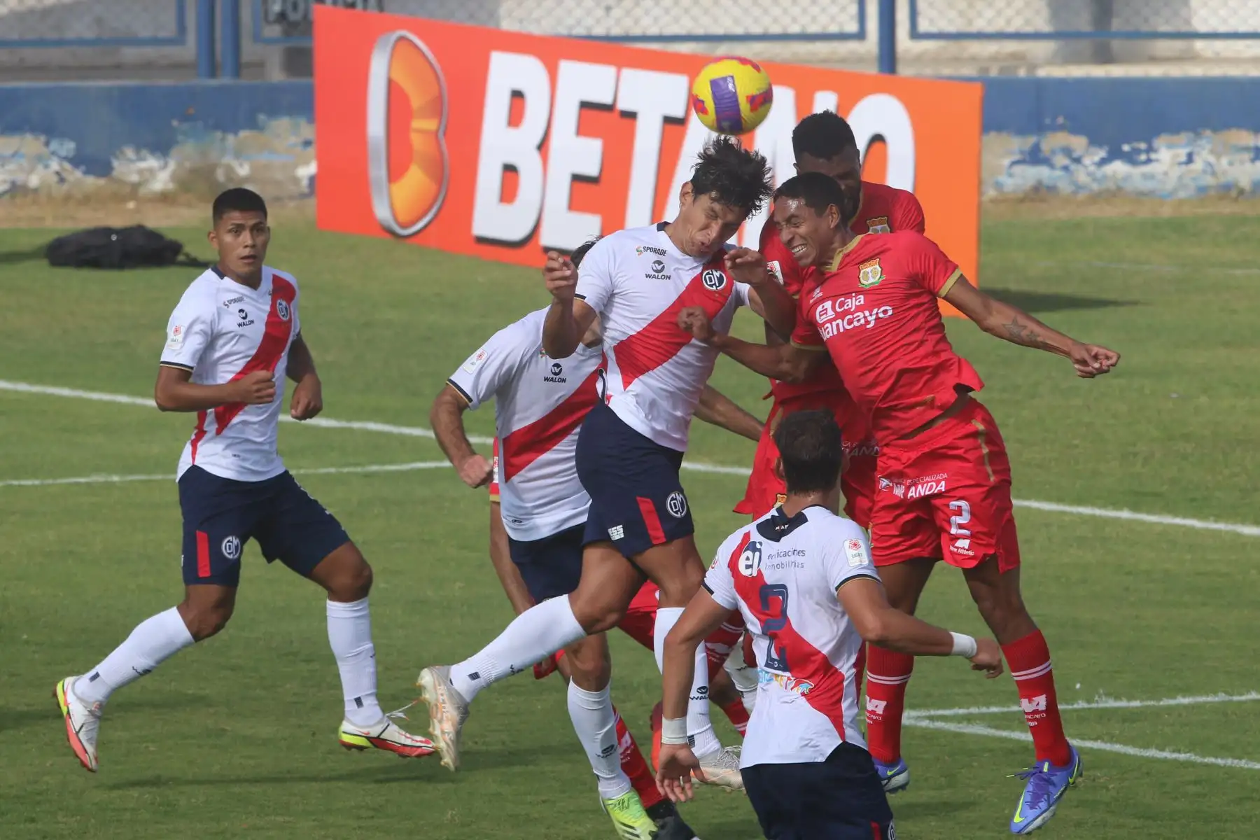 Deportivo Municipal  enfrenta a Sport Huancayo por la jornada 13 de la Liga 1, en el estadio Iván Elías Moreno. Foto: ANDINA/Eddy Ramos