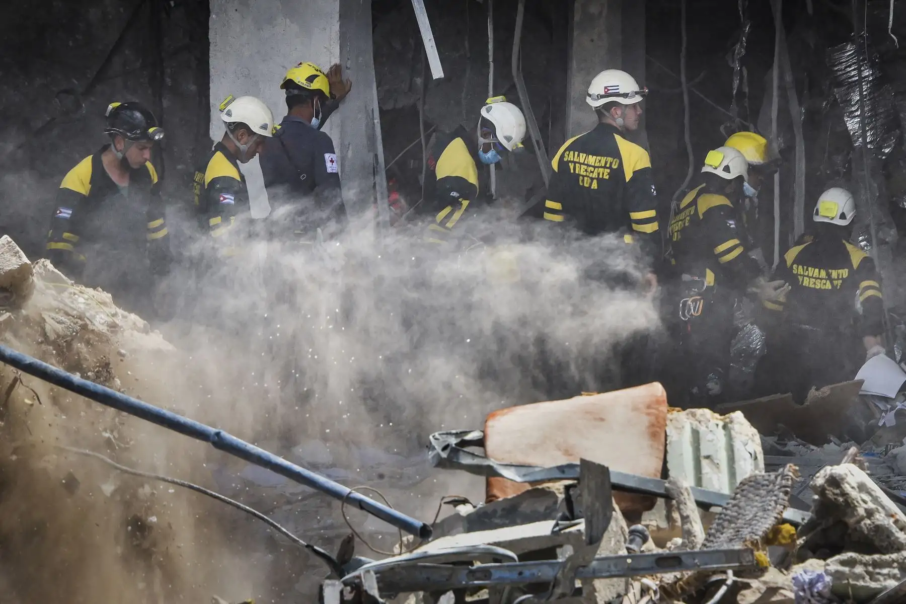Según el Ministerio de Salud Pública, el accidente, probablemente provocado por una fuga de gas, dejó además 54 heridos. Foto: AFP