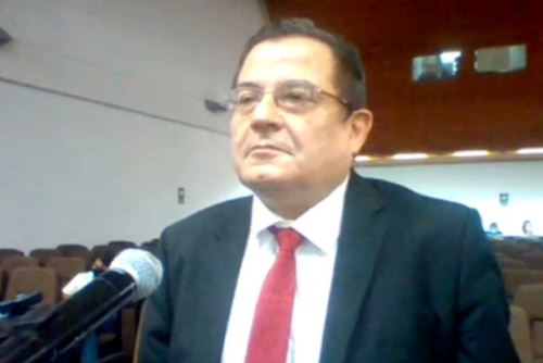 César Ochoa, integrante del Tribunal Constitucional. Captura TV