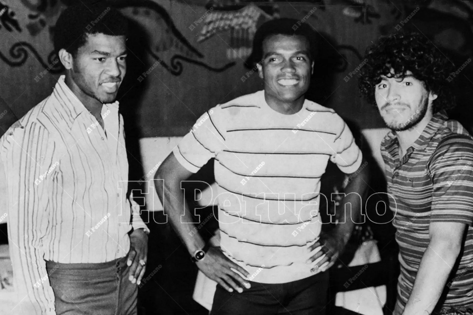 Lima - 17 diciembre1981 / Julio César Uribe, Teófilo Cubillas y Diego Armando Maradona. Foto: Archivo Histórico de El Peruano