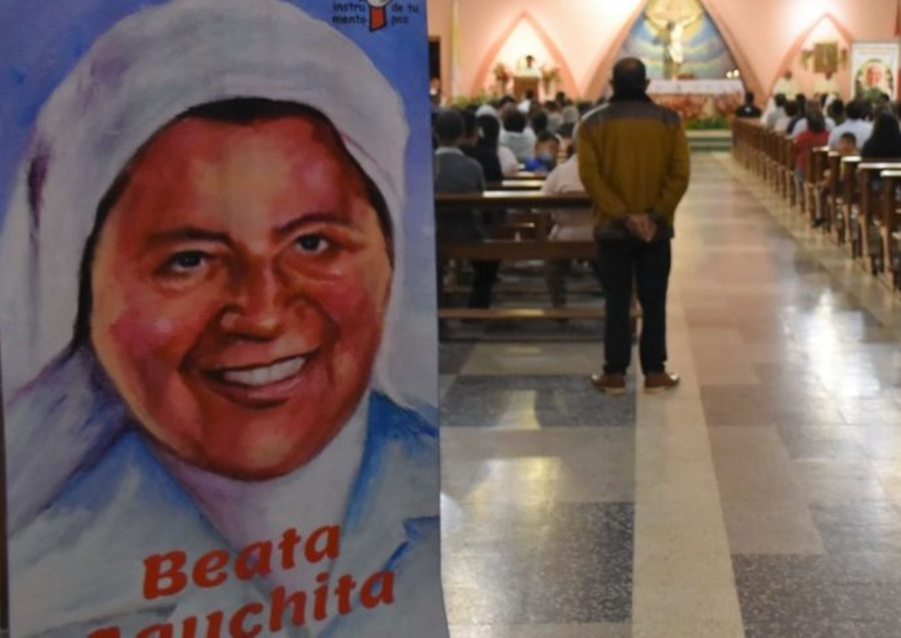 Papa Francisco elogia la dedicación a los pobres de la nueva beata peruana, Sor Aguchita, quien murió asesinada por Sendero Luminoso en 1990.