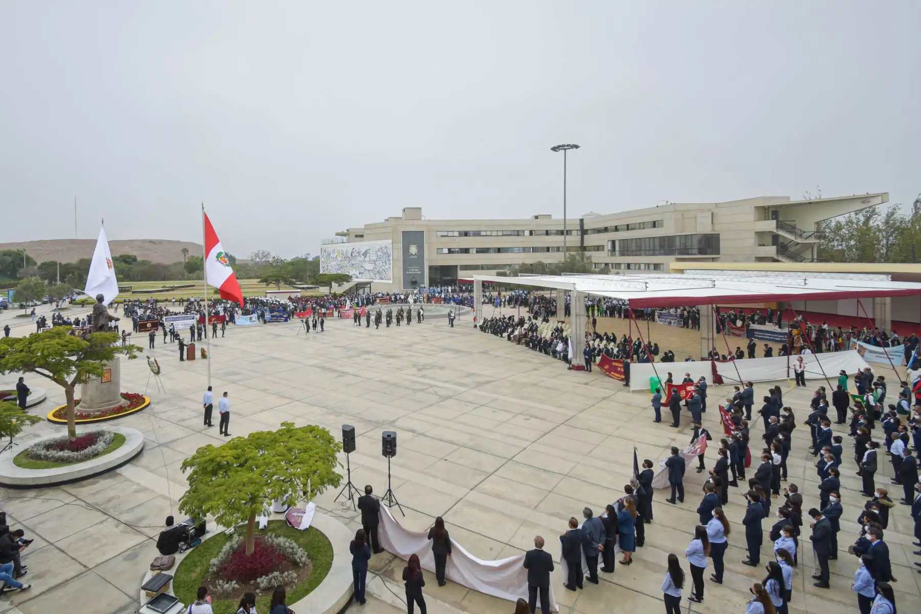 La Universidad Nacional Mayor de San Marcos (UNMSM) inauguró la semana de actividades por su 471 aniversario, con una ceremonia que se llevó a cabo en la plaza Fray Tomás de San Martín de la ciudad universitaria y fue presidida por la rectora Jeri Ramón Ruffner. Foto: ANDINA/UNMSM