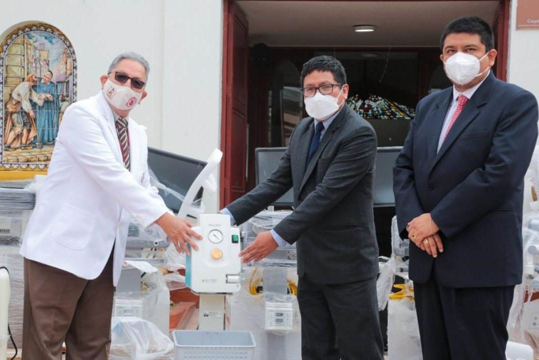 El ministro de Salud, Jorge López Peña, quien oficializó la campaña, informó que aproximadamente 5 mil pacientes se encuentran a la espera de ser operados.