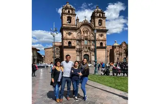 A sus 12 años, la estudiante cusqueña Alexia Díaz cumplirá su sueño de ir a la NASA. El apoyo de su familia es fundamental para cumplir cada meta que se propone.