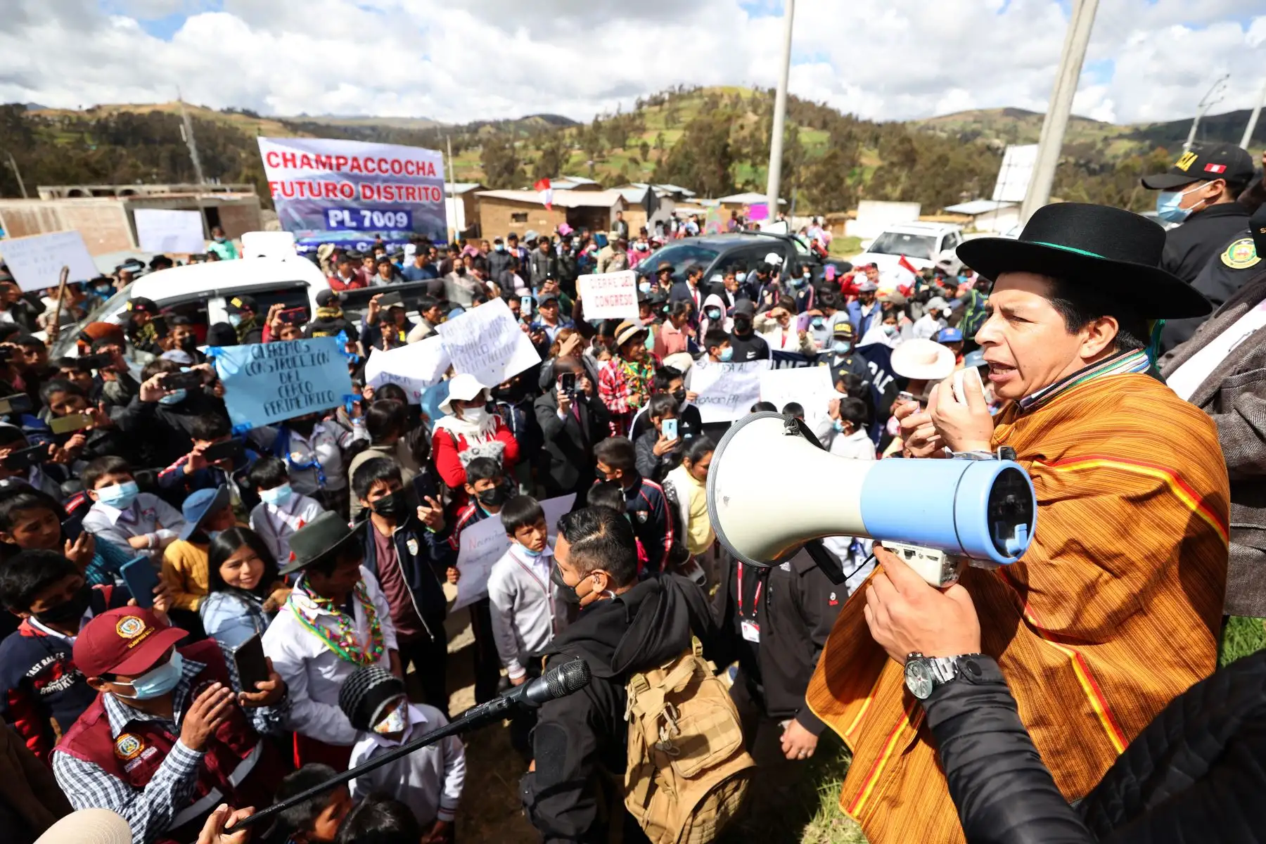 Presidente Pedro Castillo coloca la primera piedra de la obra de mejoramiento y ampliación del servicio de riego para siete localidades de la provincia de Andahuaylas.
Foto: ANDINA/Presidencia Perú