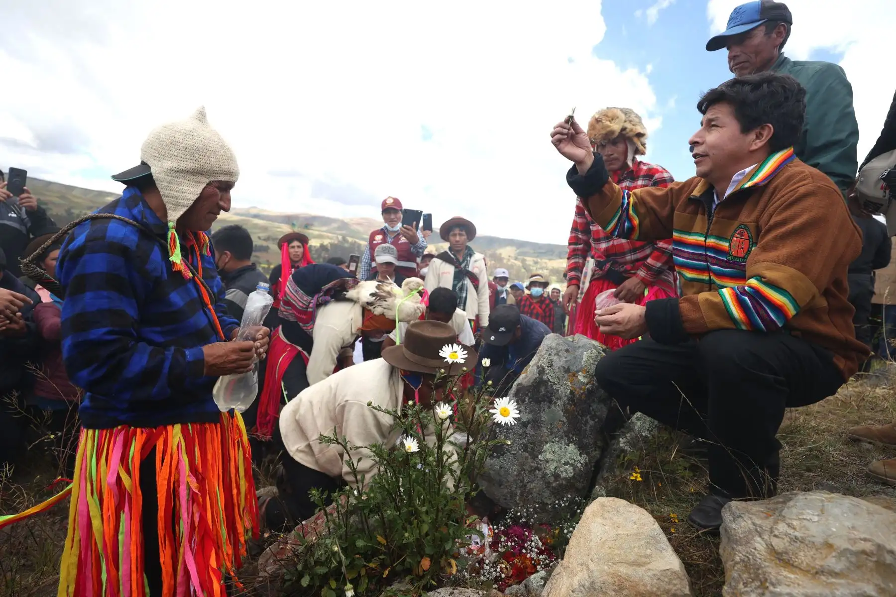 Presidente Castillo coloca la primera piedra de la obra de mejoramiento y ampliación del servicio de riego para siete localidades de la provincia de Andahuaylas.
Foto: ANDINA/Presidencia Perú