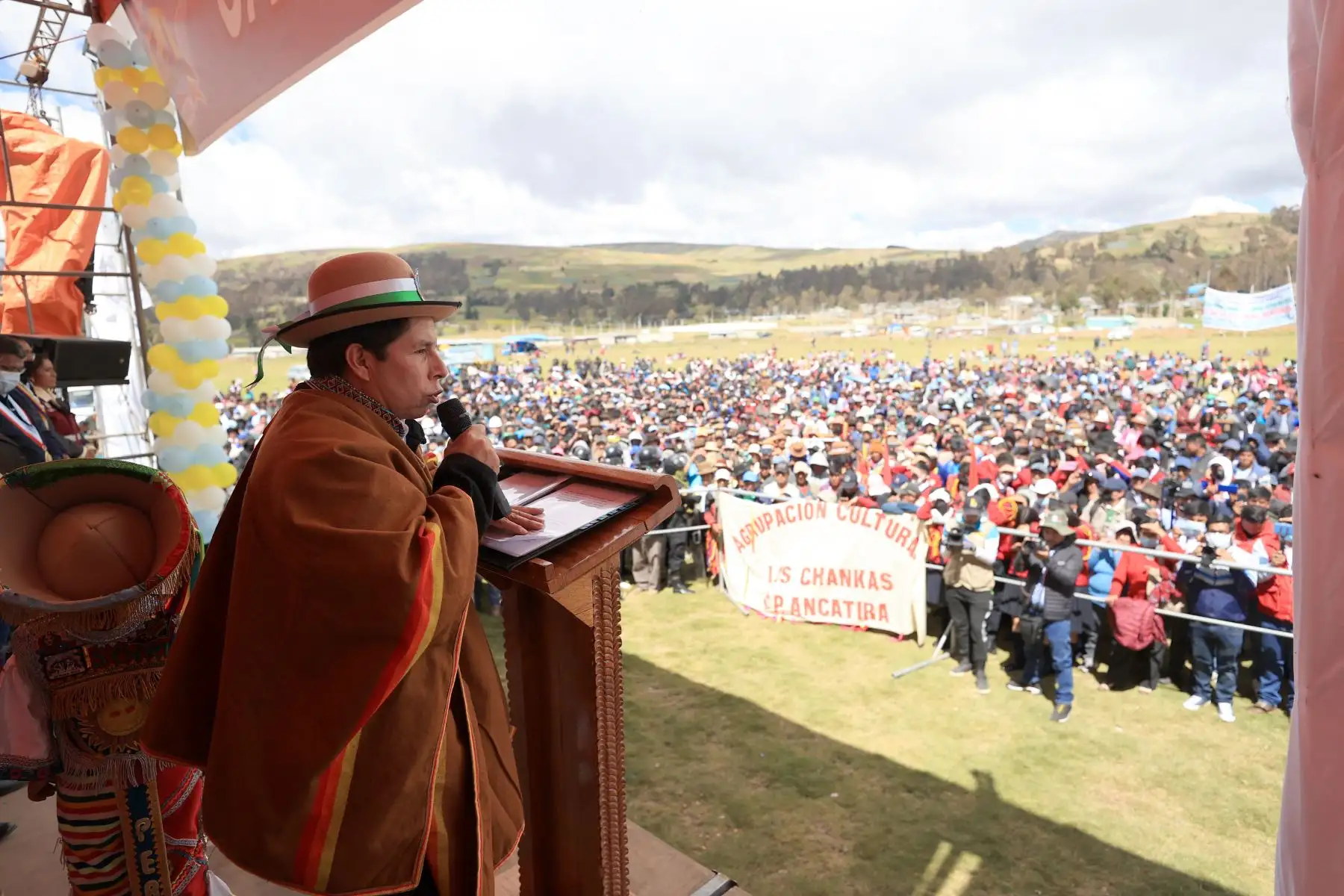 Presidente Pedro Castillo coloca la primera piedra de la obra de mejoramiento y ampliación del servicio de riego para siete localidades de la provincia de Andahuaylas.
Foto: ANDINA/Presidencia Perú
