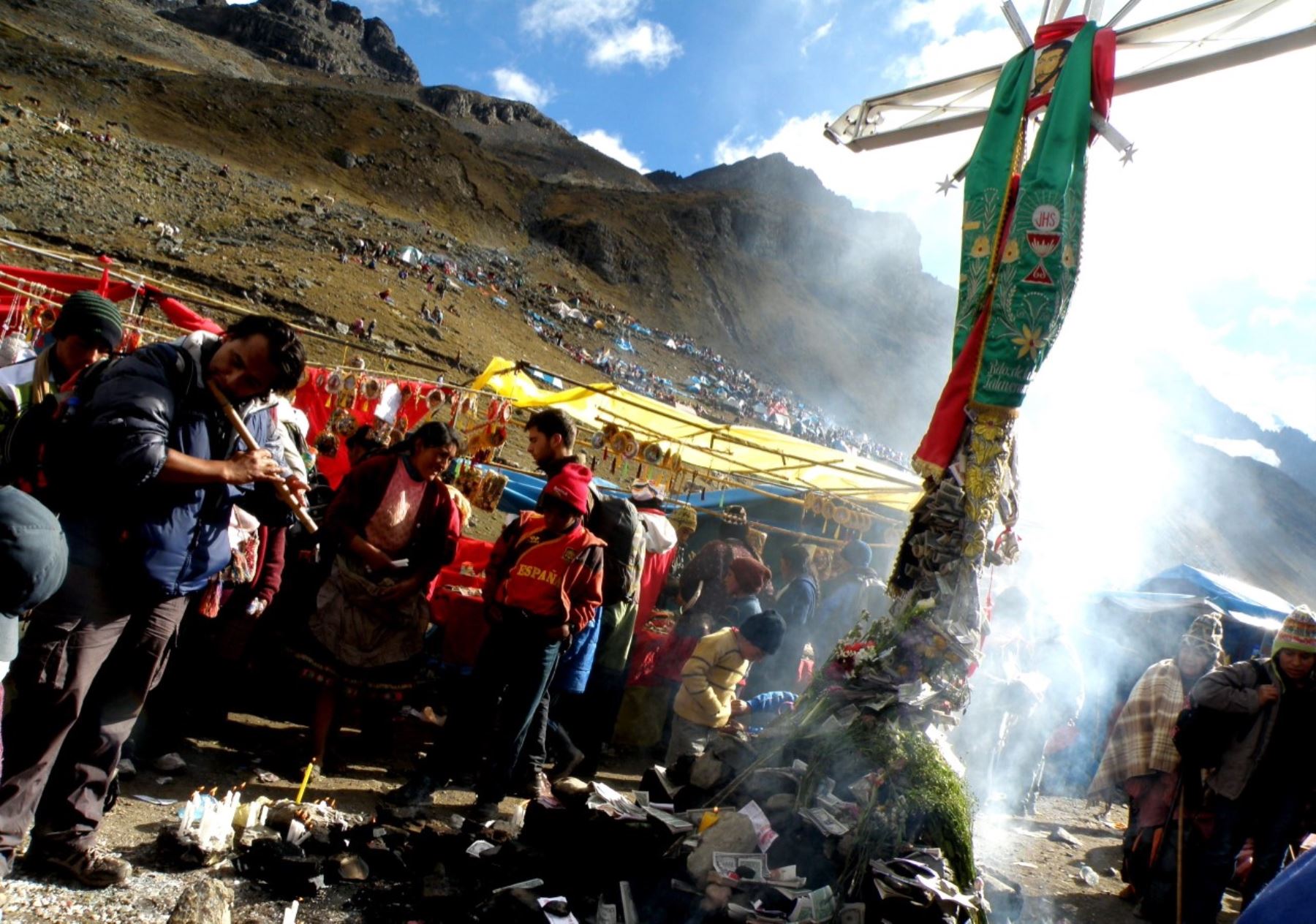 El Cosejo de Naciones Peregrinas de Cusco acordó cómo se realizará la peregrinación al Señor de Qoyllur Riti en el nevado Colquepunku. ANDINA/Percy Hurtado