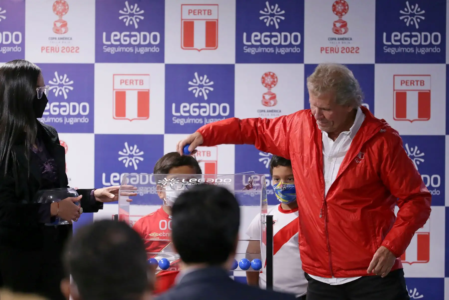 Legado realizó el ansiado sorteo de grupos, de los 11 equipos que se disputarán la copa desde el 20 de mayo.
Foto: ANDINA/Legado