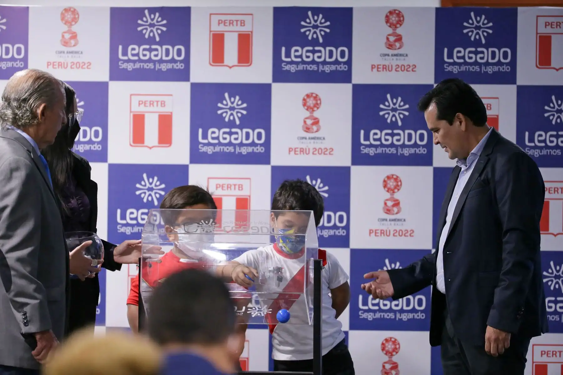 Legado realizó el ansiado sorteo de grupos, de los 11 equipos que se disputarán la copa desde el 20 de mayo.
Foto: ANDINA/Legado