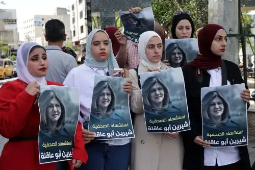 La cadena de televisión catarí acusó a las fuerzas israelíes de disparar deliberadamente y a "sangre fría" contra Abu Akleh, de 51 años. Foto: AFP