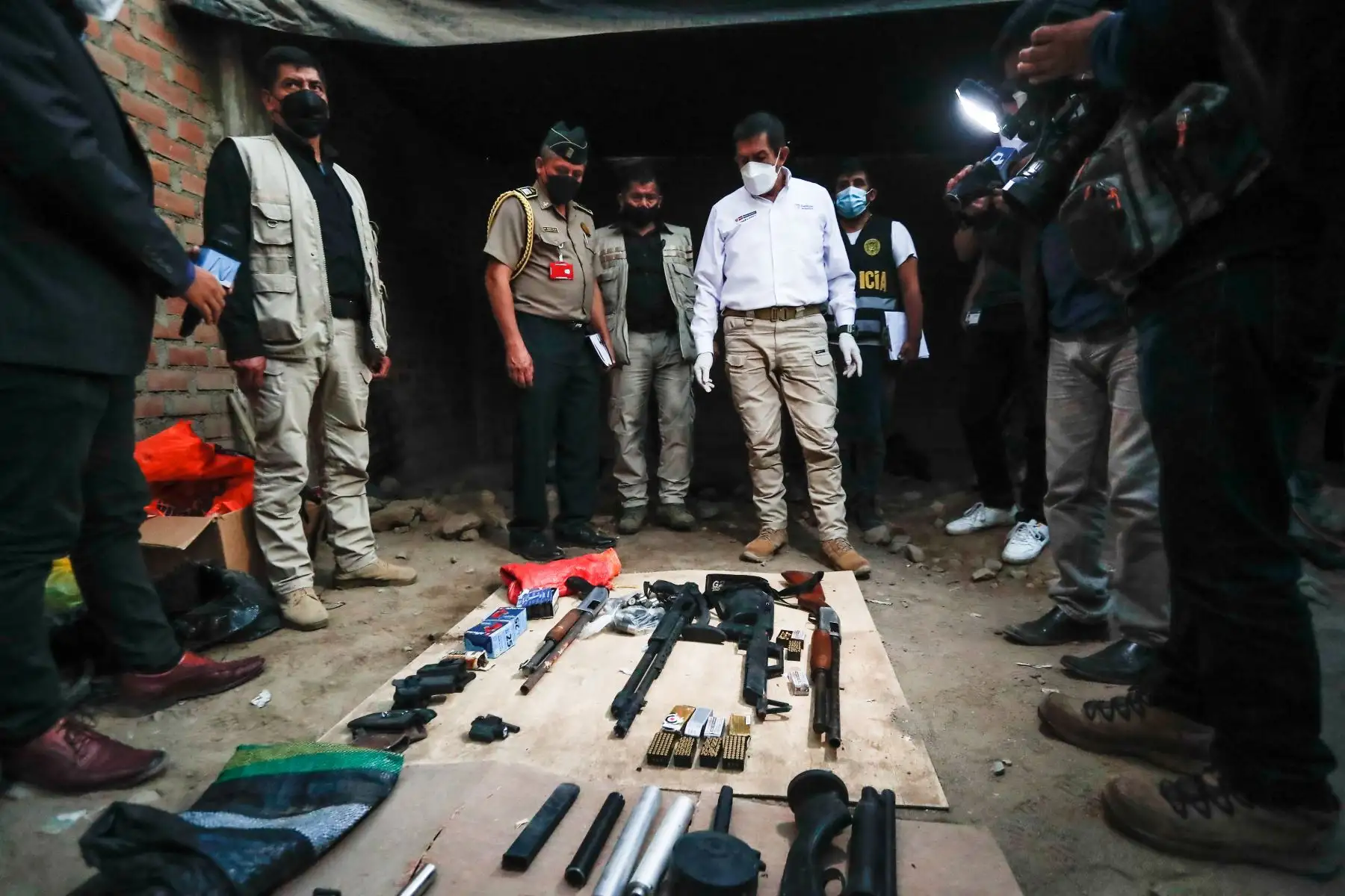 Policía Nacional decomisa cerca de 300 paquetes de droga en Lima y el Callao. El ministro Alfonso Chávarry y el comandante general de la PNP, Vicente Tiburcio, presentaron los resultados de dos intervenciones en los distritos de Carabayllo y Ventanilla. Foto: ANDINA/Renato Pajuelo