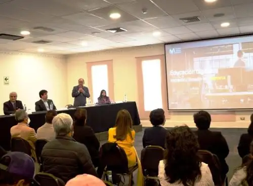 Más de 11,000 docentes de la región Cajamarca recibieron certificación en competencias digitales.