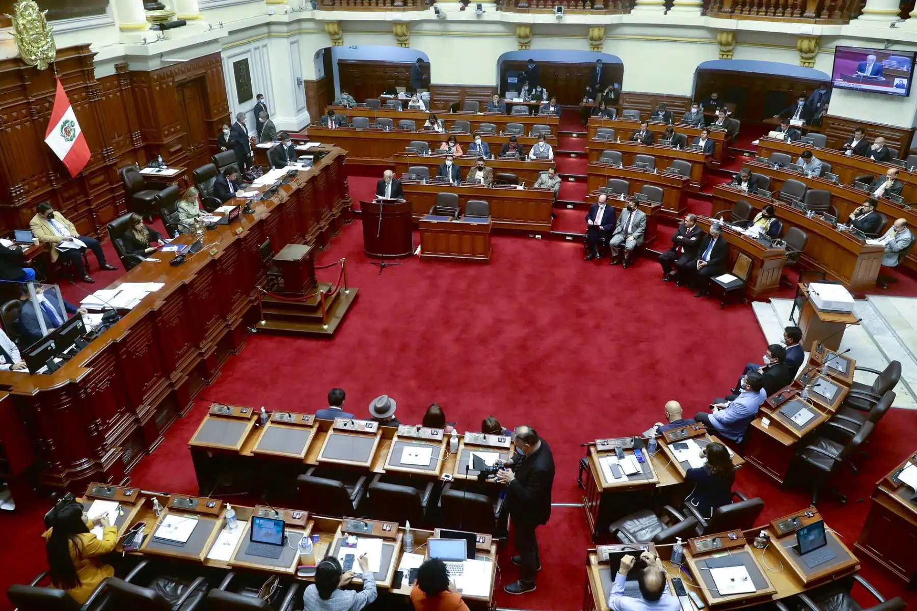 El presidente del Consejo de Ministros responde las preguntas del pliego interpelatorio ante el pleno del Congreso. Foto: Congreso
