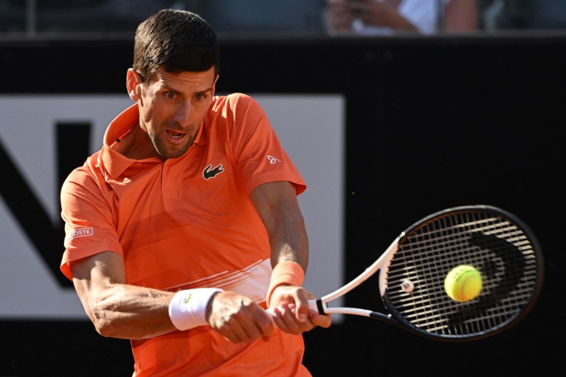 Djokovic vence a Wawrinka y avanza a cuartos de final de Masters 1.000 de Roma