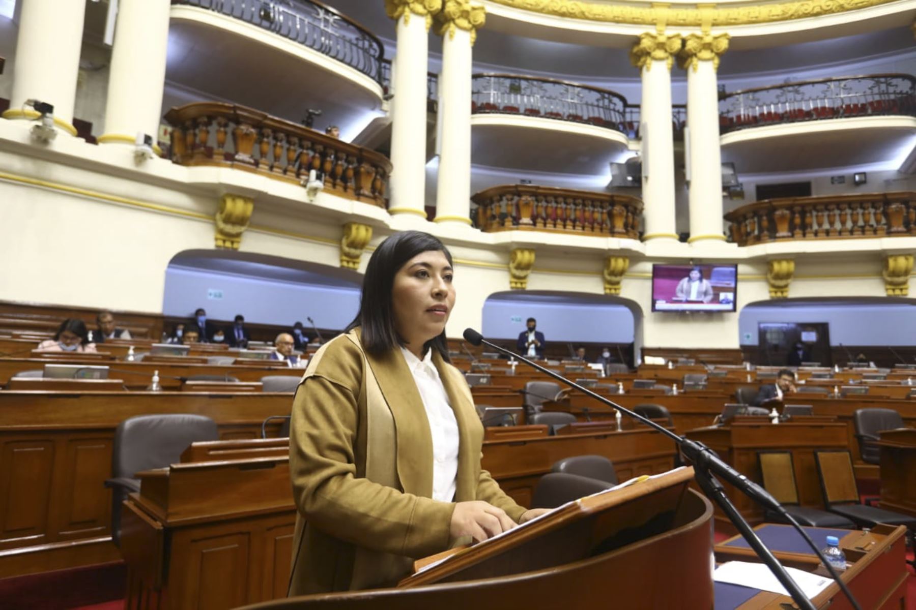 Ministerio de la Mujer rechaza acoso político contra Betssy Chávez durante interpelación