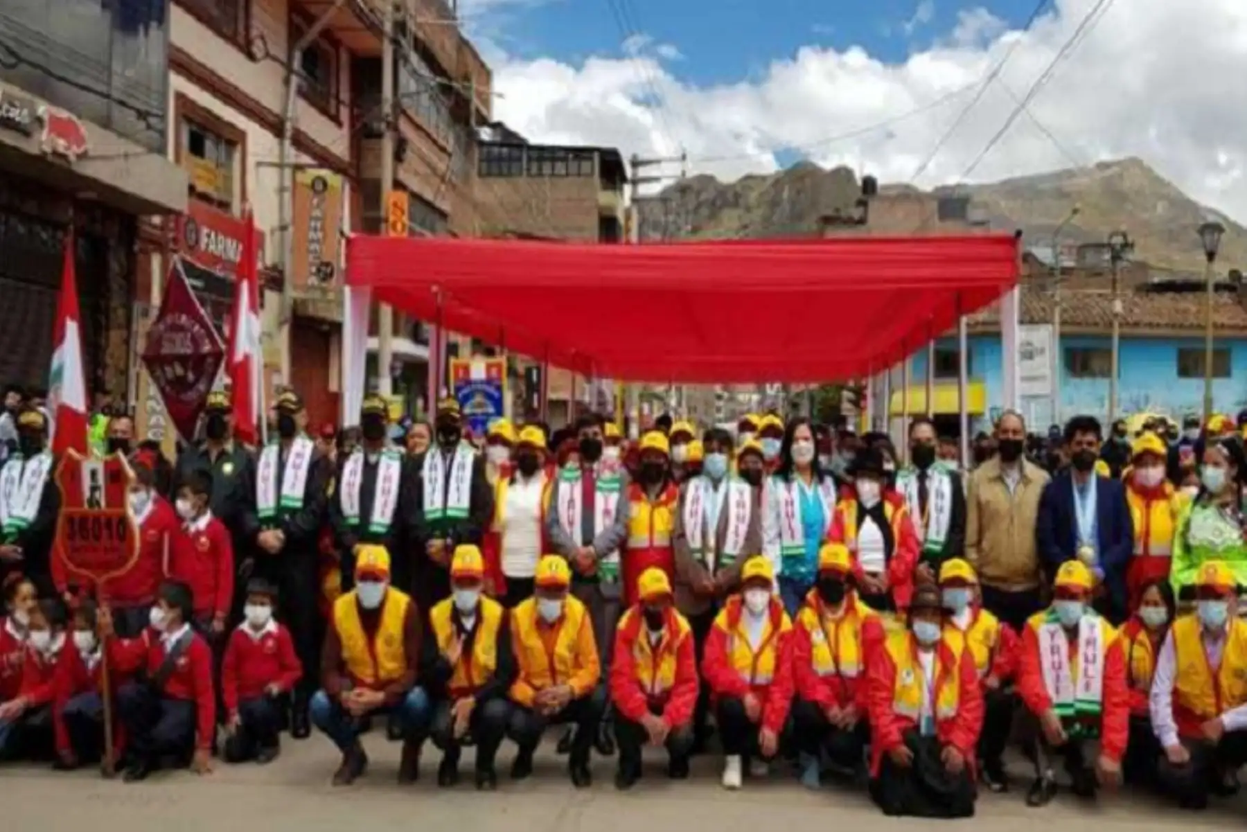 En el evento de inauguración, el comisario de Huancavelica, comandante PNP Wilber Portella, tomó juramento a 5 nuevas juntas vecinales, que se sumaron a las 35 juntas vecinales activas que existen en la zona y a las 82 redes de cooperantes.