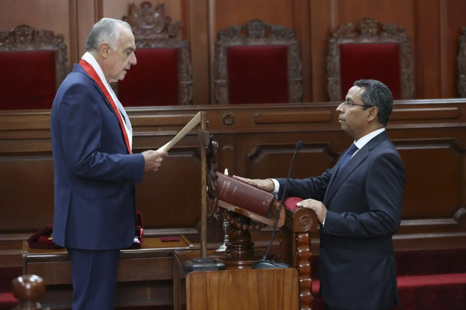 Juramentación del magistrado Francisco Humberto Morales Saravia, se llevó a cabo en la sala de audiencias del Tribunal Constitucional de la sede deLima y fue presidida por el magistrado Augusto Ferrero Costa.
Foto: ANDINA/TC