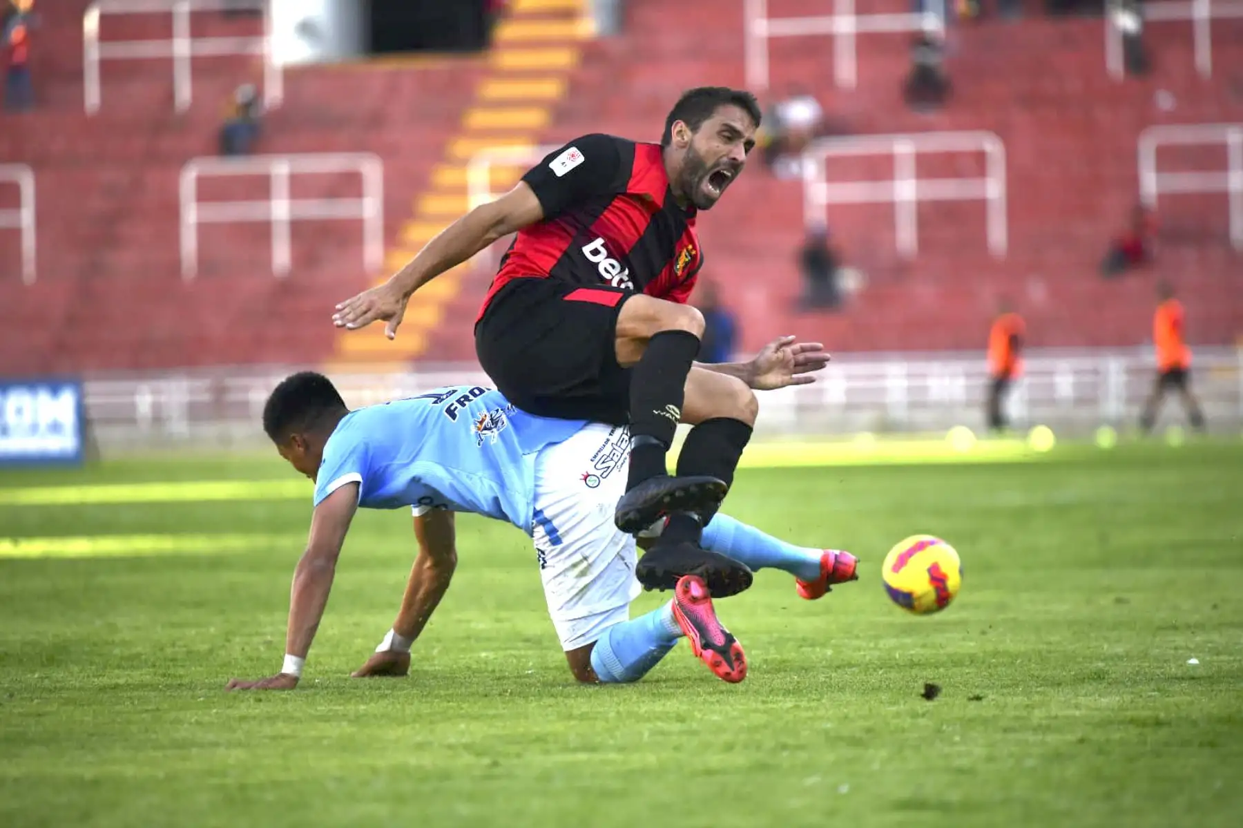 Melgar venció 3-0 a ADT de Tarma en el Estadio Monumental de la UNSA por la fecha 14 de la Liga 1 2022. Con esta victoria, El cuadro Arequipeño suma 28 puntos y es el líder absolutos por el momento de la Liga 1 Betsson 2022.
Foto: ANDINA/Cortesía Diego Ramos