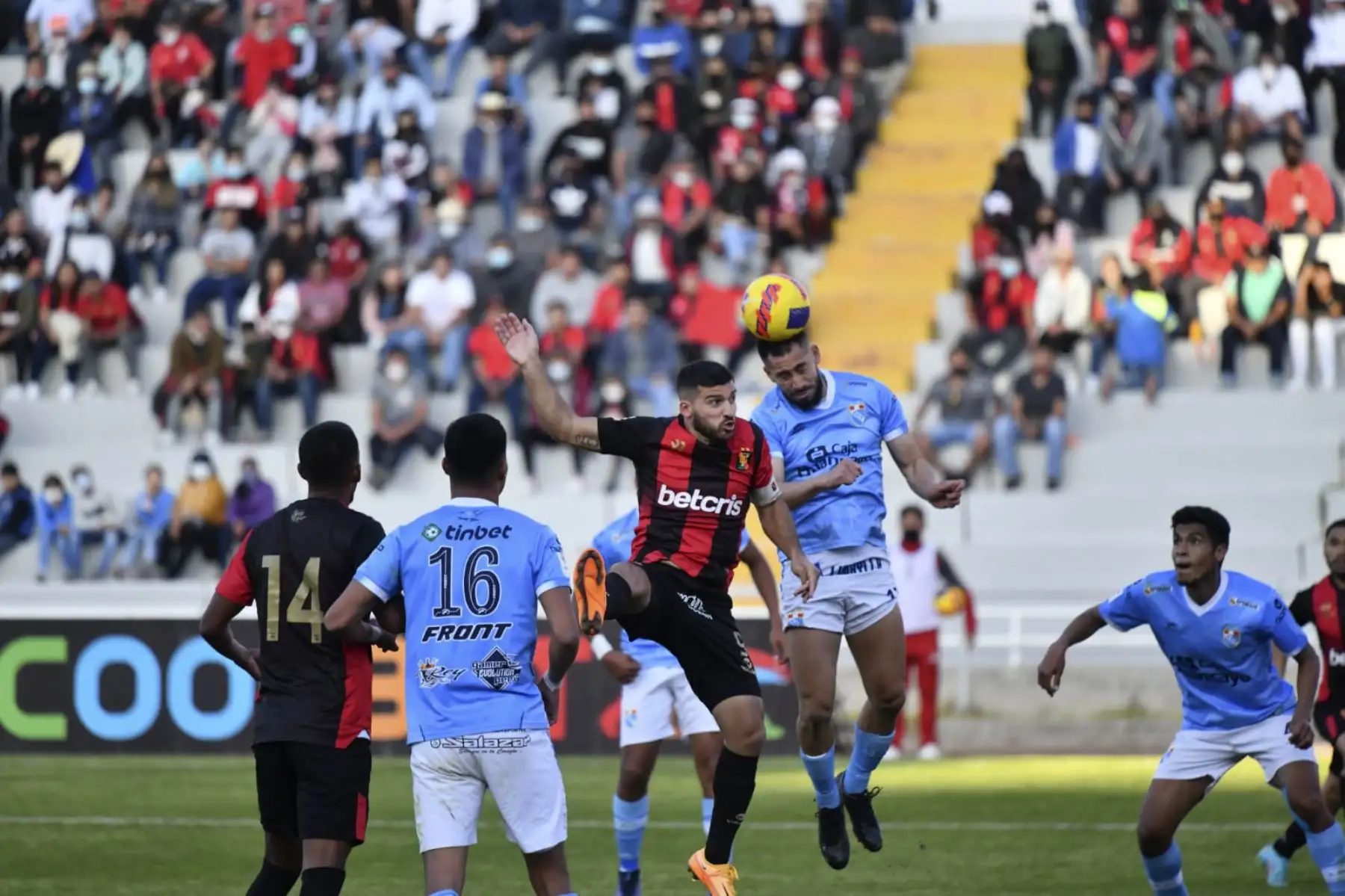 Melgar venció 3-0 a ADT de Tarma en el Estadio Monumental de la UNSA por la fecha 14 de la Liga 1 2022. Con esta victoria, El cuadro Arequipeño suma 28 puntos y es el líder absolutos por el momento de la Liga 1 Betsson 2022.
Foto: ANDINA/Cortesía Diego Ramos