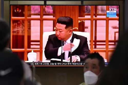 La información sobre fallecimientos y posibles contagios llega horas después de que la portavoz de la Casa Blanca, Jen Psaki, dijera en rueda de prensa que EE.UU. actualmente no tiene planes de entregar vacunas a Corea del Norte. Foto: AFP
