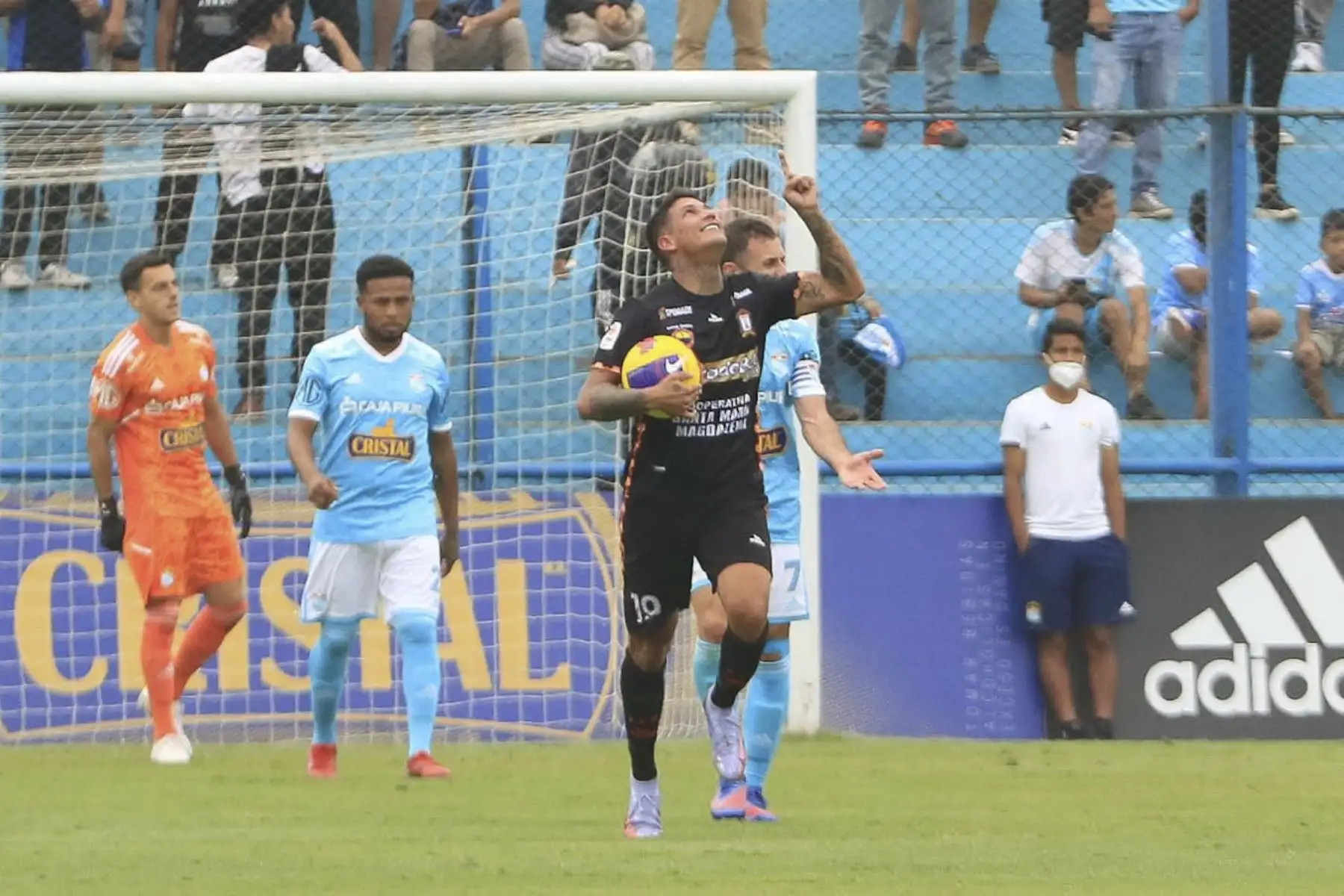 Sporting Cristal consiguió una ajustada victoria frente al Ayacucho FC por la fecha 14 de la La Liga 1, al vencerlo por 3-2  en el estadio Alberto Gallardo.
Foto: ANDINA/Liga 1