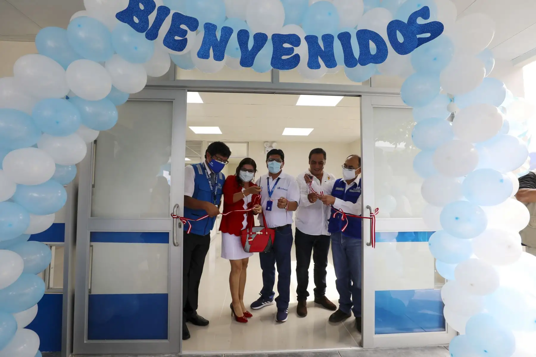 El presidente ejecutivo de EsSalud, Dr. Alegre Raúl Fonseca, inauguró los nuevos consultorios externos del Hospital I Río Negro y luego se trasladó a la provincia de Chanchamayo donde inspeccionó los servicios de salud del Hospital Selva Central y Enfermedades Tropicales “Hugo Pesce Pescetto”. Foto: Essalud