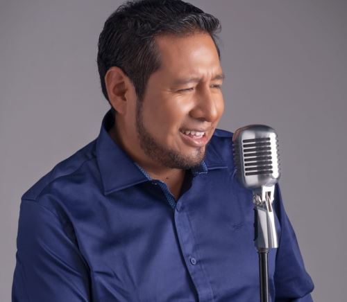 Director de la agrupación "Los Gigantes de la cumbia" presenta videoclip de su tema "La Culpa"