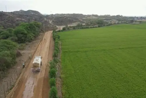 El tramo del Corredor Vial Alimentador de Tumbes que conecta la carretera Panamericana Norte y Puerto Pizarro, así como el trayecto de Cañaveral a Rica Playa, facilitan el traslado hacia el Santuario Nacional Los Manglares de Tumbes y el Parque Nacional Cerros de Amotape, respectivamente.