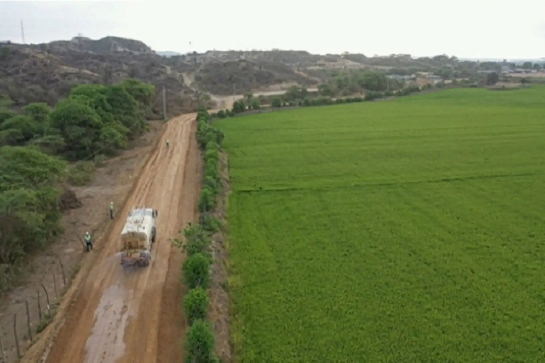 El tramo del Corredor Vial Alimentador de Tumbes que conecta la carretera Panamericana Norte y Puerto Pizarro, así como el trayecto de Cañaveral a Rica Playa, facilitan el traslado hacia el Santuario Nacional Los Manglares de Tumbes y el Parque Nacional Cerros de Amotape, respectivamente.