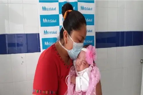 Tras ser dada de alta, la madre Mileydi Lozano Domínguez mencionó que le puso Luz de Esperanza  a su pequeña por ser una esperanza de vida y de luz. Igualmente, agradeció a todo el personal de EsSalud por salvar la vida de su hija.