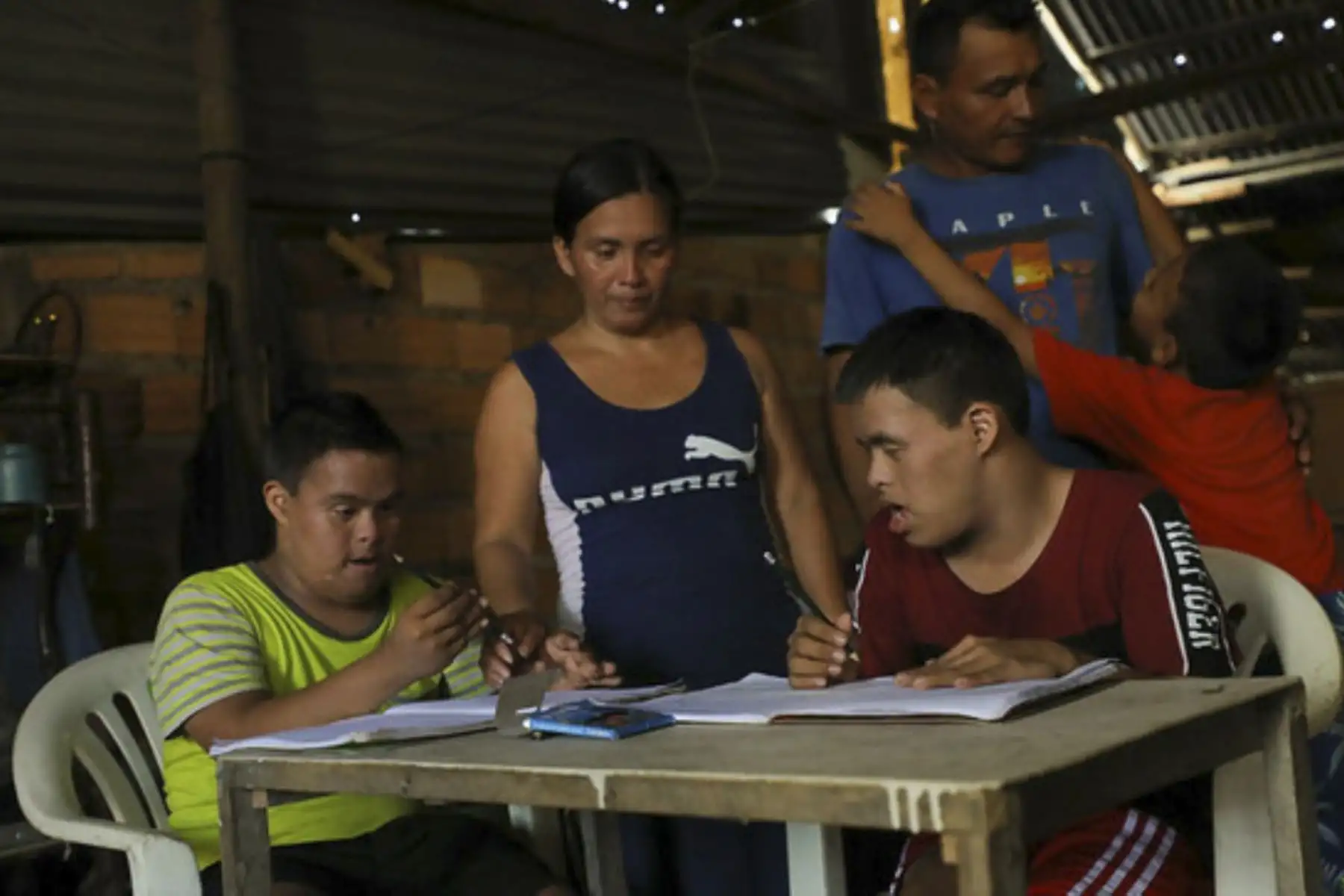 Mario Benjamín y Mario Daniel son dos hermanos, de 17 años, que viven en la calle Madre Teresa de Calcuta y ahora tienen una mejor calidad de vida gracias al programa Contigo y del que son usuarios desde el año 2017.