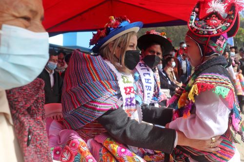 La presidenta del Congreso llega a la provincia de Tayacaja en Huancavelica