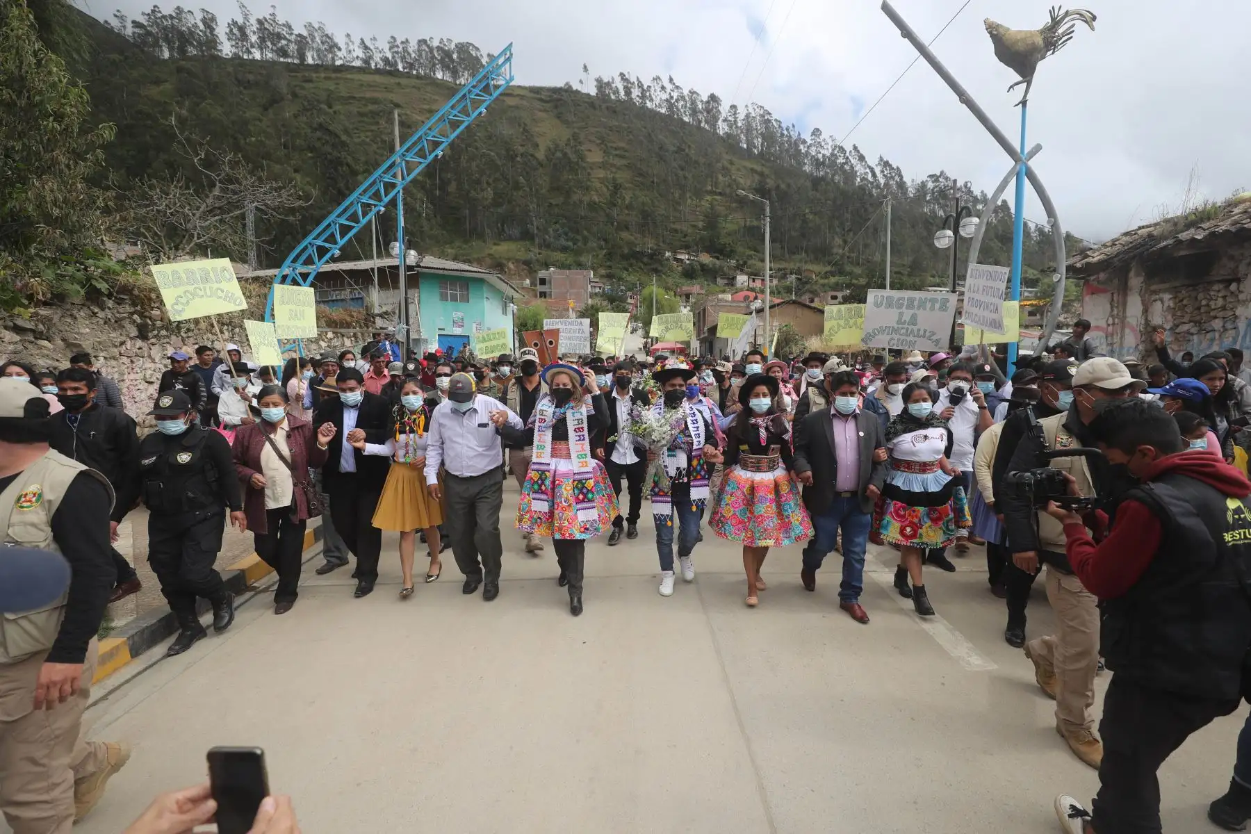 La titular del Parlamento, quien lucía un traje costumbrista de la “Fiesta de Santiago”, destacó la vocación descentralista del actual Poder Legislativo de trasladarse a las regiones de todo el país y estar más cerca de la población. Foto: ANDINA/ Congreso