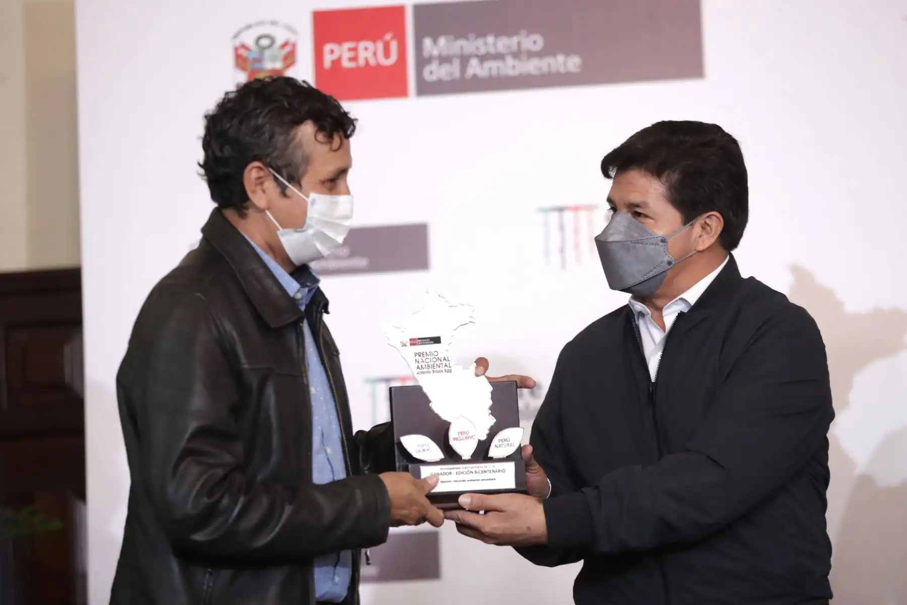 El presidente Pedro Castillo, junto con el ministro del Ambiente, lidera la entrega del Premio Nacional Ambiental Antonio Brack Egg - Edición Bicentenario a personas naturales, instituciones, organizaciones y empresas. Foto: ANDINA/ Prensa Presidencia