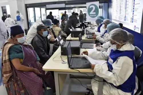 Bolivia, con una población de 11,5 millones de personas, acumuló desde el inicio de la pandemia (en marzo de 2020), un total de 906.221 contagios y 21.943 fallecidos. Foto: AFP