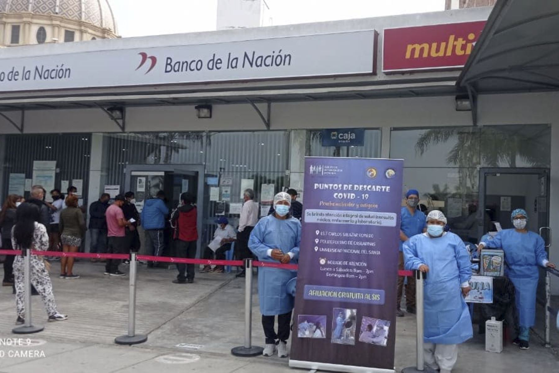 Nuevo Chimbote: instalan punto de atención covid en exterior del Banco de la Nación
