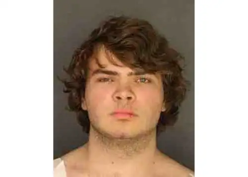Procesado por "asesinato premeditado", Payton Gendron se declaró no culpable durante una primera comparación este fin de semana y debe regresar a la corte el 19 de mayo. Ahora se enfrenta a una eventual sentencia de cadena perpetua. Foto: AFP