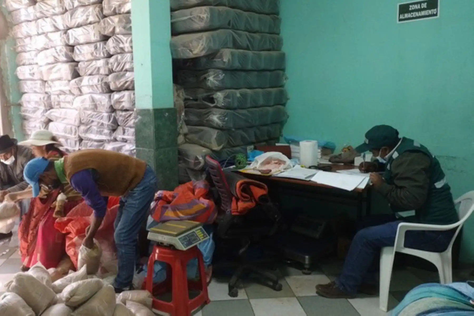 La fibra de vicuña acopiada pertenece a la campaña 2021 y procede de 15 organizaciones de Puno y una de Arequipa.