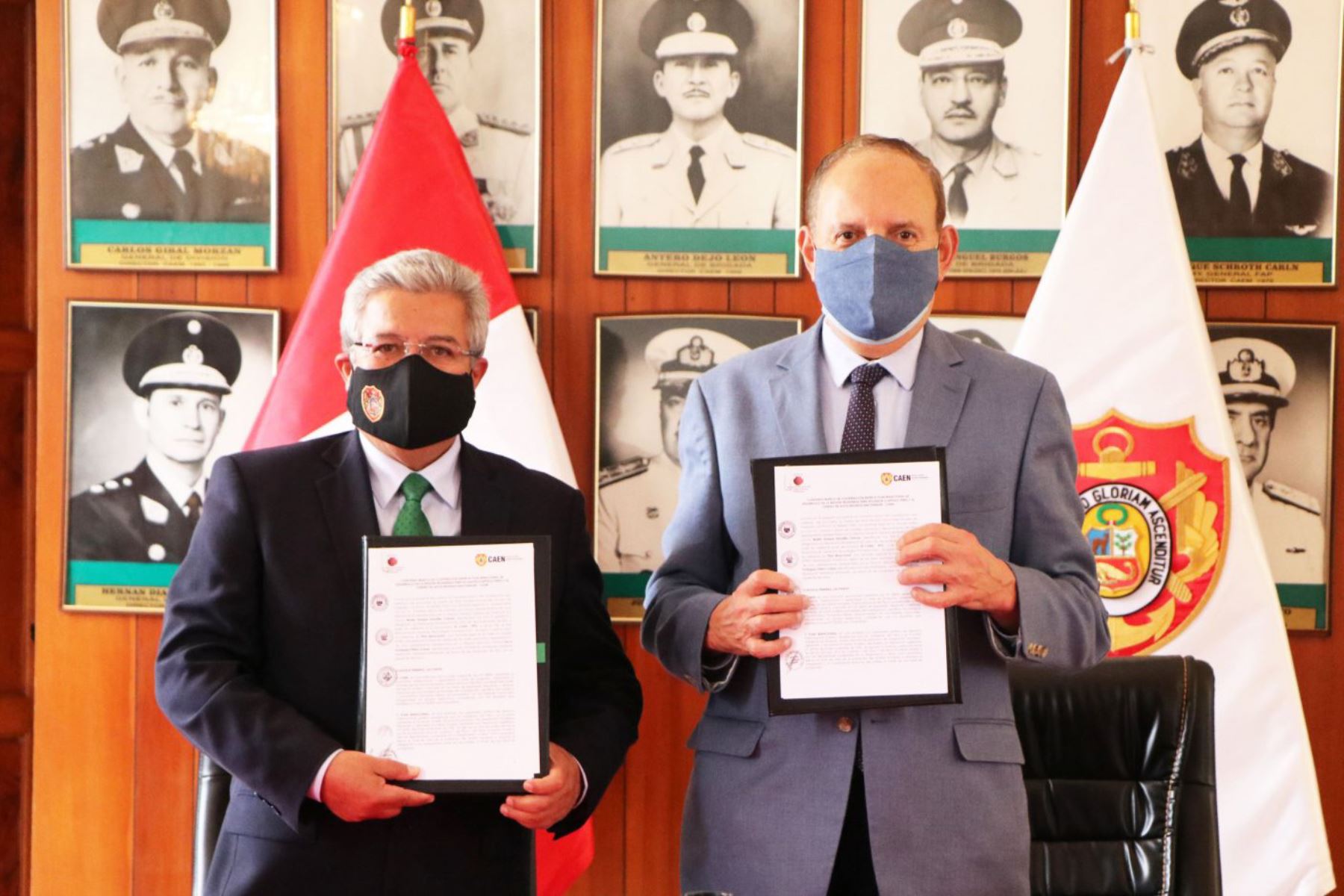 El acuerdo fue firmado por el director ejecutivo nacional del Capítulo Perú del Plan Binacional Perú-Ecuador, Oscar Schiappa-Pietra, y el director general del CAEN, general de división Walter Astudillo.