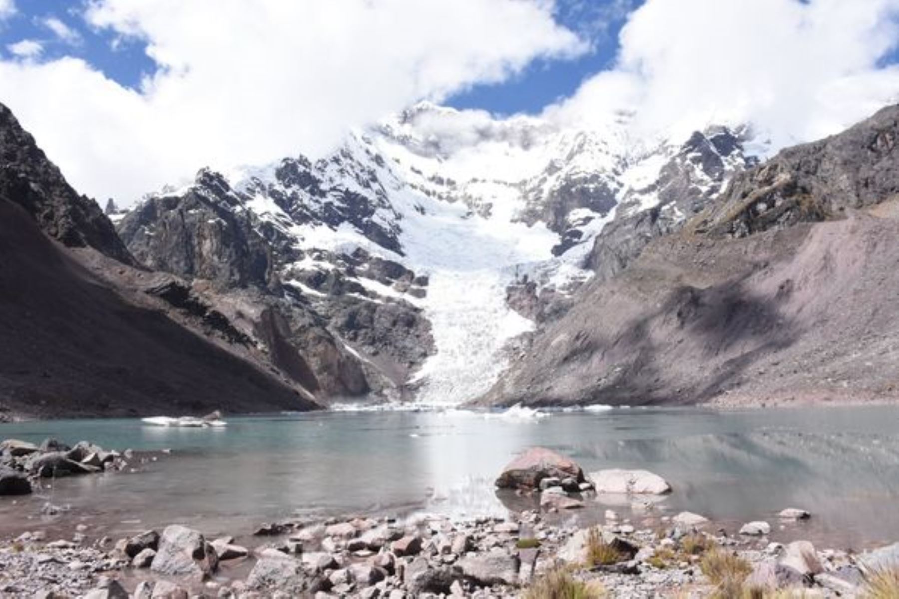 Alerta en Cusco por desborde de laguna Upiscocha por caída de bloques de hielo de nevado