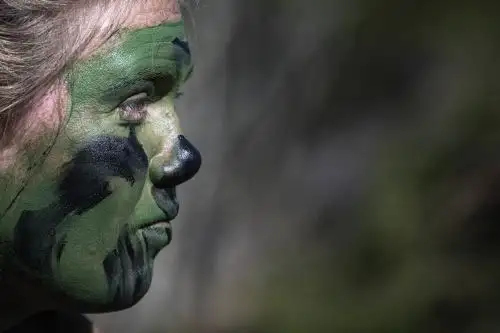 Una mujer soldado del Regimiento P18 de Gotland, Suecia, se muestra durante un ejercicio de campo el 17 de mayo de 2022. Se espera que Finlandia y Suecia anuncien esta semana si solicitarán unirse a la OTAN luego de la invasión rusa de Ucrania, en lo que sería un giro sorprendente de las políticas de no alineación en décadas. Foto: AFP