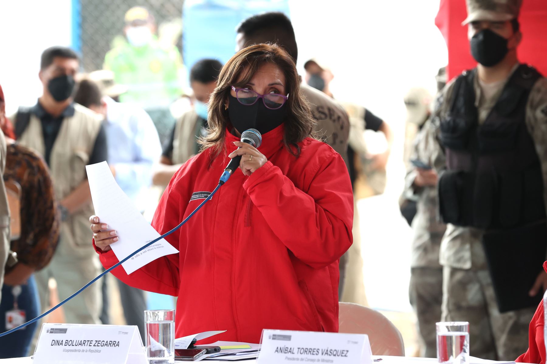 Dina Boluarte lidera mesa de diálogo en Challhuahuacho para restablecer la paz social