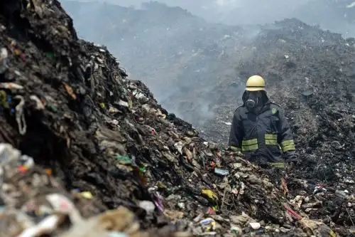 En 2019, 6.7 millones de muertes prematuras son atribuibles a la contaminación del aire, 1.4 millones a la contaminación del agua y 900,000 a la intoxicación por plomo. Foto: AFP.