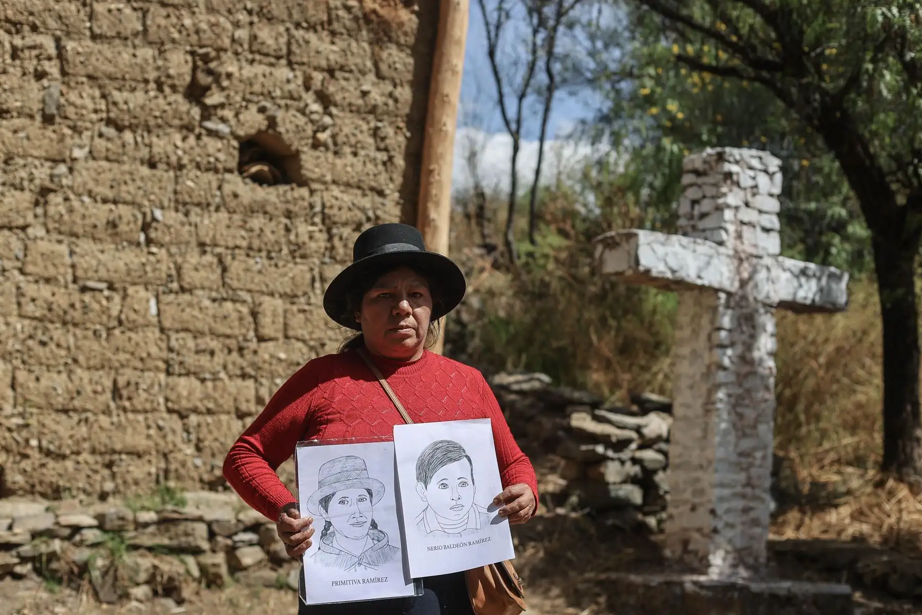 Autoridades locales y familiares llegaron al poblado de Lloqllapampa, en Accomarca, para rendir homenaje a las víctimas de la masacre perpetrada por una patrulla del Ejército, en 1985. Foto: ANDINA/Andrés Valle