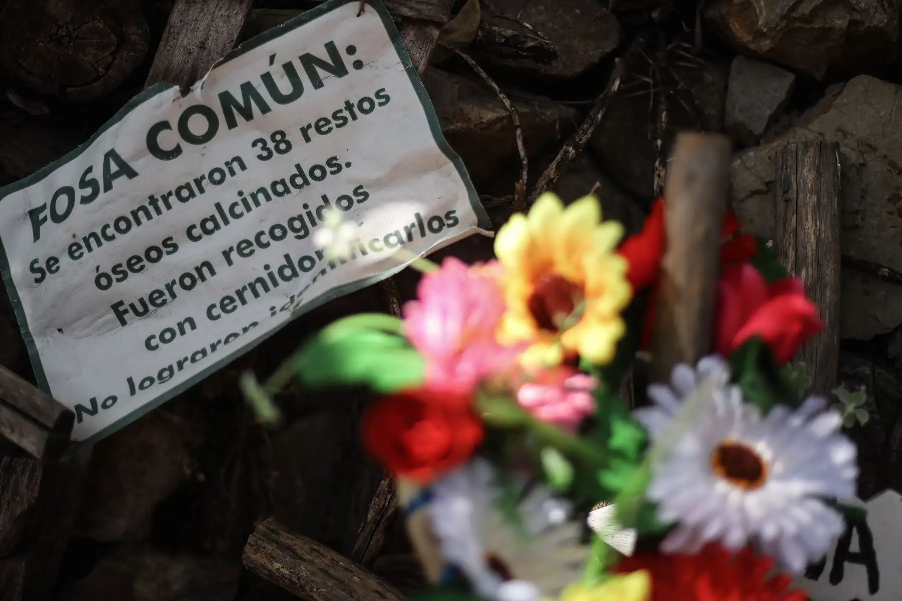 Autoridades locales y familiares llegaron al poblado de Lloqllapampa, en Accomarca, para rendir homenaje a las víctimas de la masacre perpetrada por una patrulla del Ejército, en 1985. Foto: ANDINA/Andrés Valle