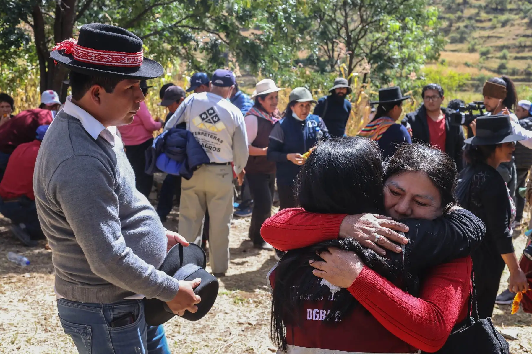 Autoridades locales y familiares llegaron al poblado de Lloqllapampa, en Accomarca, para rendir homenaje a las víctimas de la masacre perpetrada por una patrulla del Ejército, en 1985. Foto: ANDINA/Andrés Valle